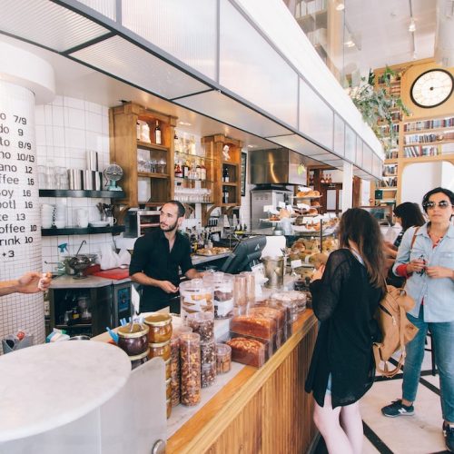 Vad är en kaffeflicka? En guide till traditionen och dess betydelse