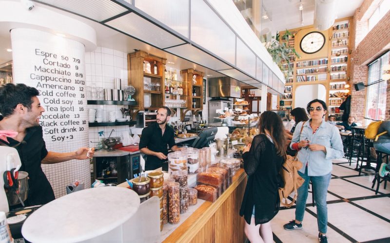 Vad är en kaffeflicka? En guide till traditionen och dess betydelse
