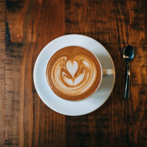 Vad är en kaffe latte? En guide till denna populära dryck.