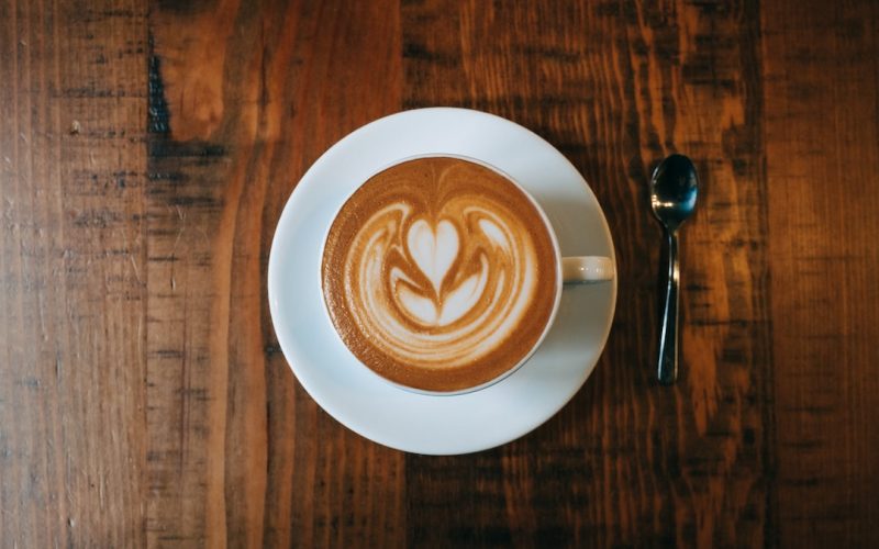 Vad är en kaffe latte? En guide till denna populära dryck.