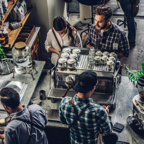 En guide till att välja den bästa kaffemaskinen för bryggning och espresso