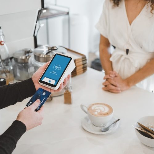 Kaffemaskin för att skapa läcker kaffe latte