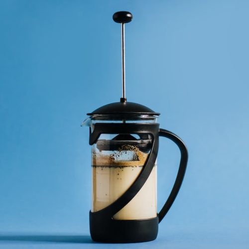 En komplett kaffemaskin som maler och brygger ditt kaffe
