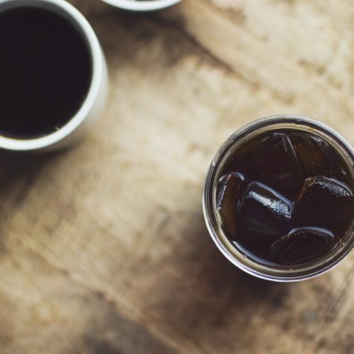 Kaffets förtrollning: Varför är kaffe en vanlig följeslagare till bakverk?
